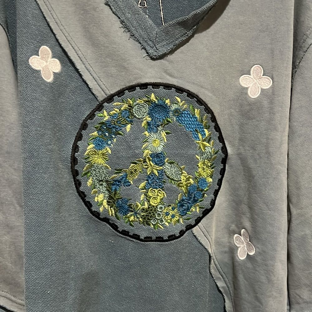 POL oversized Peace Pullover - Picture 2 of 6